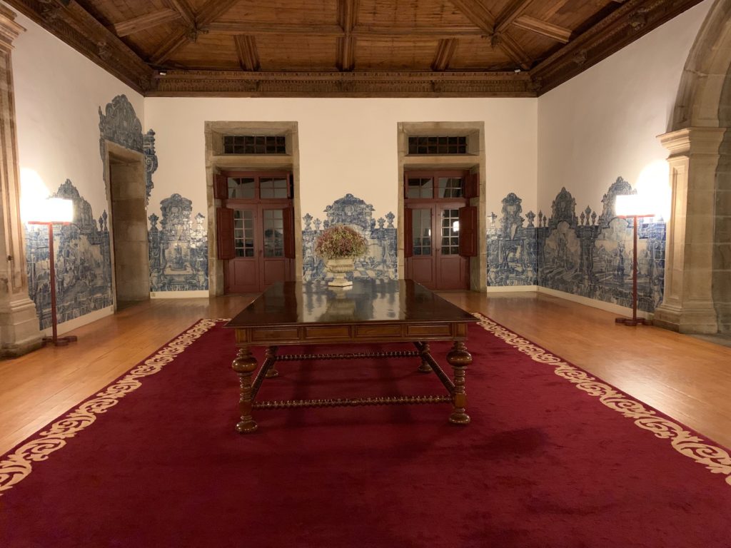 table in the middle of the room on top of a carpet
